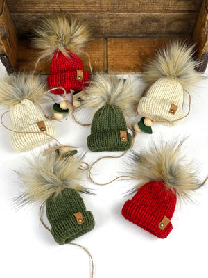 Mini Knit Hat Mantle Ornament Garland, Farmhouse Garland, Tiny Hat Ornaments, Miniature Beanie Christmas Garland Decor, Holiday Decorations